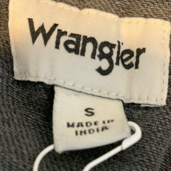 Wrangler Denim Shirt Womens S Long Sleeve Pearl Snap Chest Pocket Button Up NWT - Picture 10 of 16